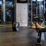 Fitness puzzle podlaha Brno – gumová dlažba do posilovny